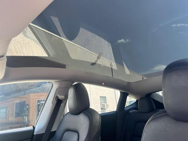 Photo of 2021 White Tesla Model Y
