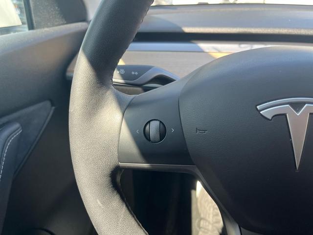 Photo of 2021 White Tesla Model Y