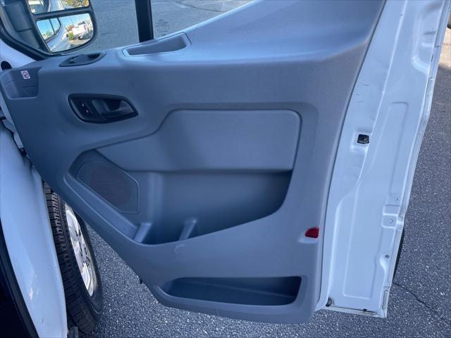 Photo of 2019 White Ford Transit-350