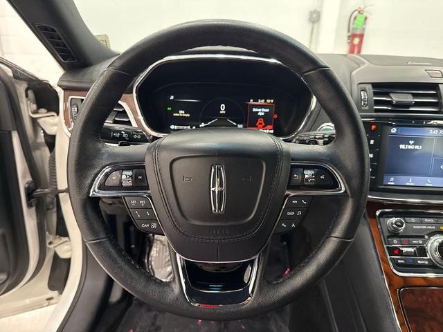Photo of 2020 White Lincoln Continental