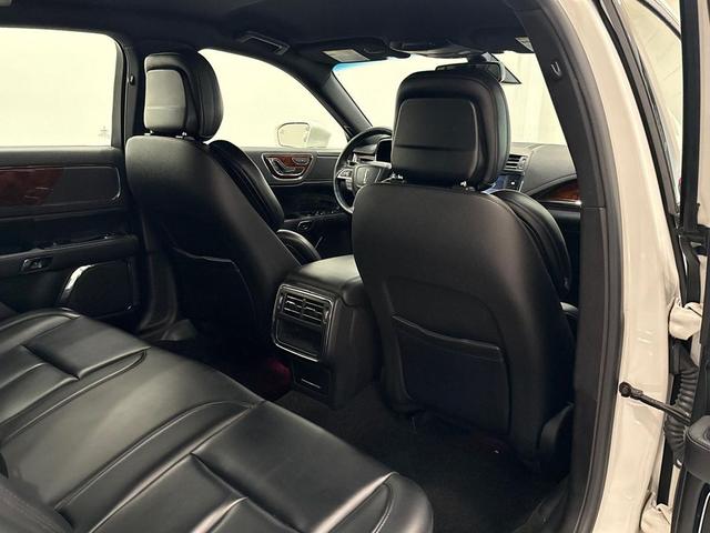 Photo of 2020 White Lincoln Continental