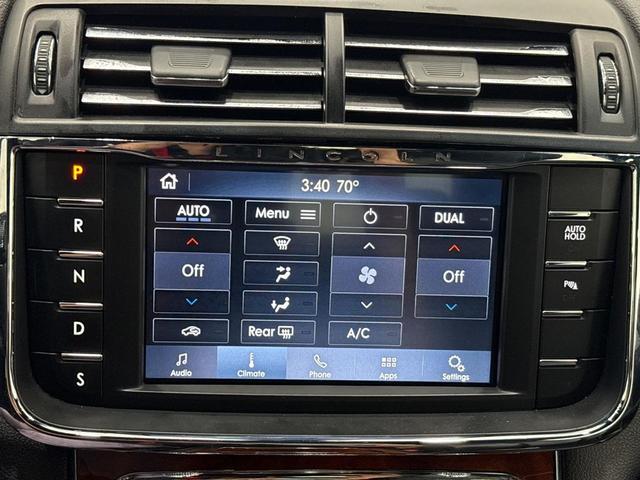 Photo of 2020 White Lincoln Continental