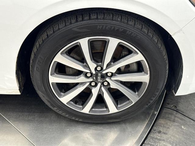 Photo of 2020 White Lincoln Continental