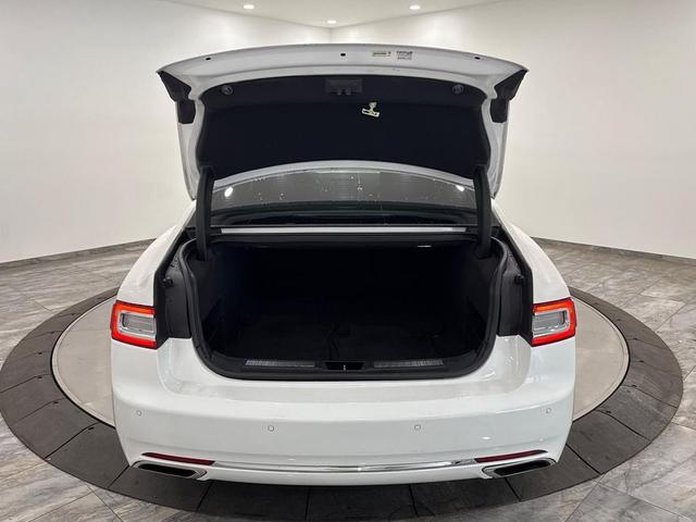 Photo of 2020 White Lincoln Continental