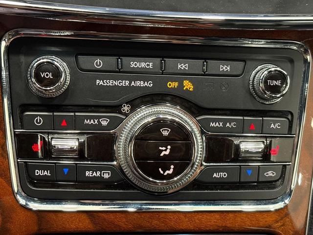 Photo of 2020 White Lincoln Continental