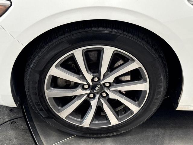Photo of 2020 White Lincoln Continental