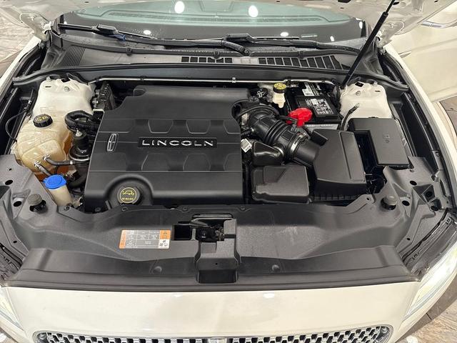 Photo of 2020 White Lincoln Continental
