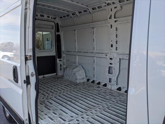 Photo of 2021 White RAM ProMaster 2500