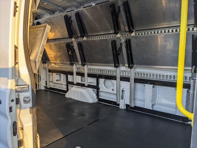 Photo of 2020 White Ford Transit-350
