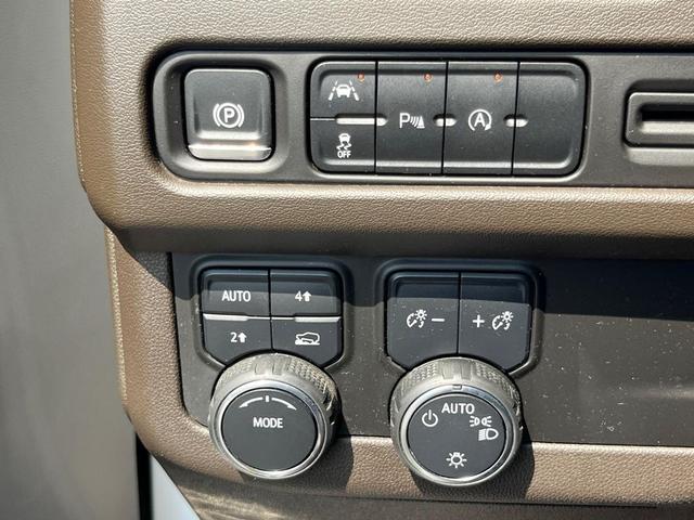 Photo of 2024 White Chevrolet Suburban