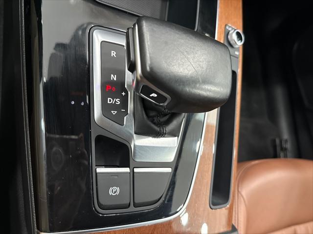 Photo of 2022 Florett Silver Metallic Audi Q5