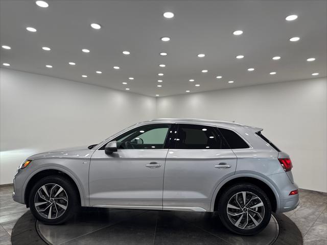 Photo of 2022 Florett Silver Metallic Audi Q5