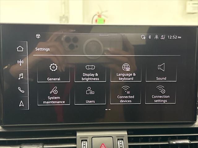 Photo of 2022 Florett Silver Metallic Audi Q5