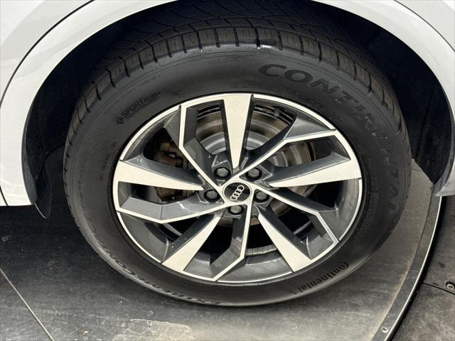 Photo of 2022 Florett Silver Metallic Audi Q5