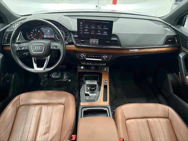 Photo of 2022 Florett Silver Metallic Audi Q5