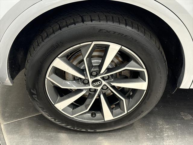 Photo of 2022 Florett Silver Metallic Audi Q5