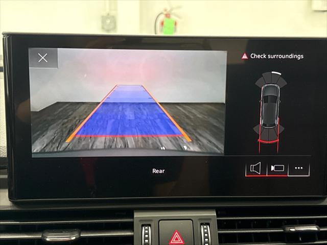 Photo of 2022 Florett Silver Metallic Audi Q5