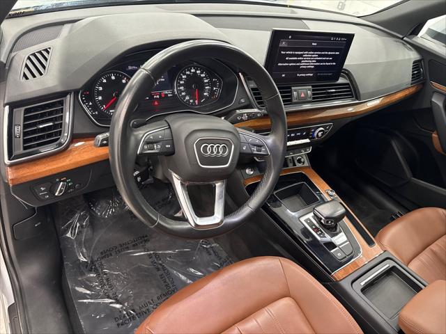 Photo of 2022 Florett Silver Metallic Audi Q5