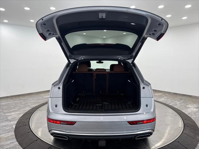 Photo of 2022 Florett Silver Metallic Audi Q5