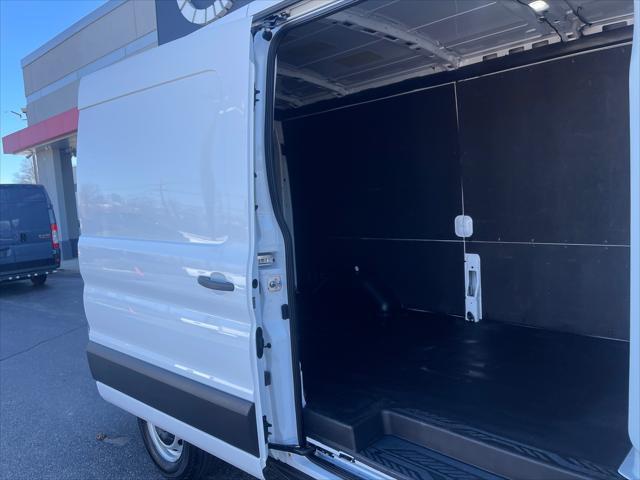 Photo of 2023 White Ford Transit-250