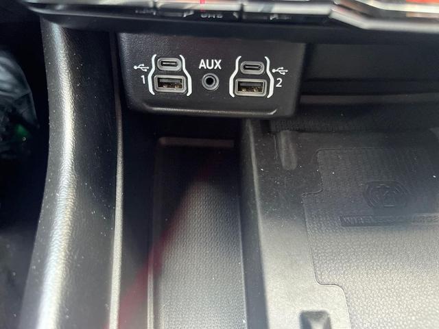 Photo of 2023 White Dodge Durango