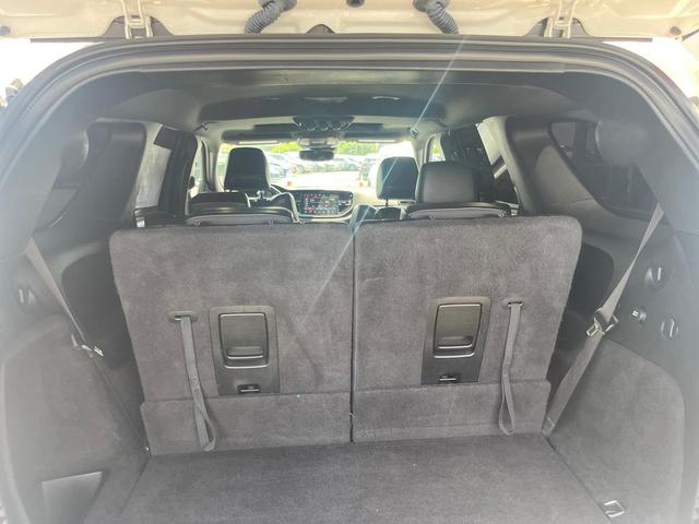 Photo of 2023 White Dodge Durango