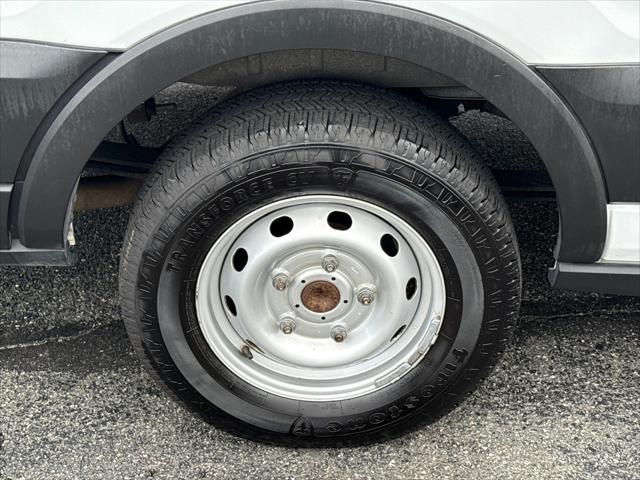 Photo of 2021 White Ford Transit-350