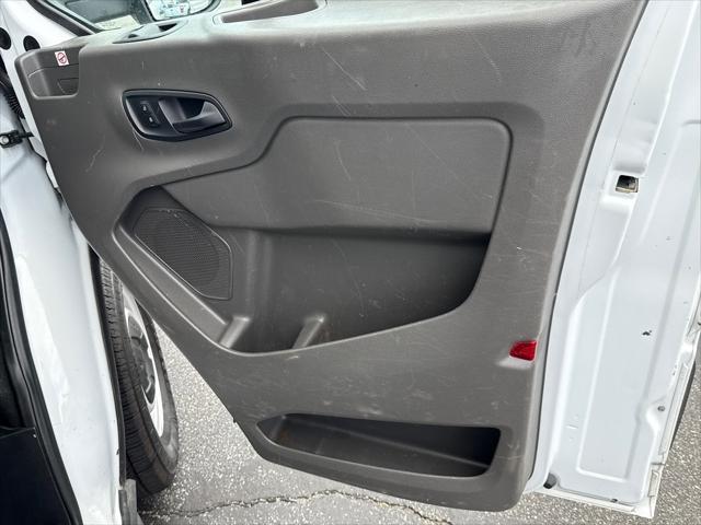 Photo of 2021 White Ford Transit-350
