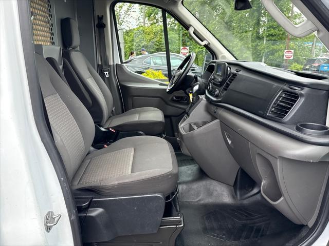 Photo of 2021 White Ford Transit-350