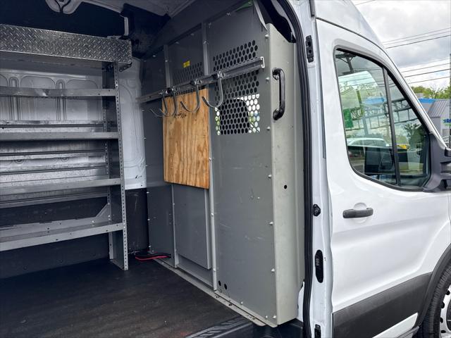 Photo of 2021 White Ford Transit-350