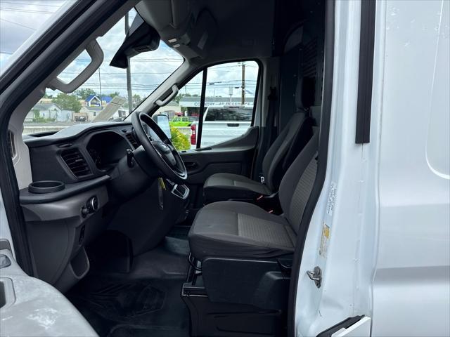 Photo of 2021 White Ford Transit-350