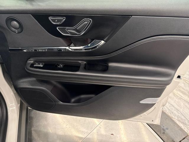 Photo of 2021 White Lincoln Corsair