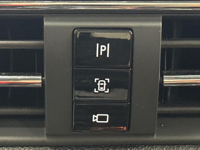 Photo of 2021 White Lincoln Corsair