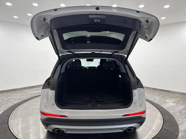 Photo of 2021 White Lincoln Corsair