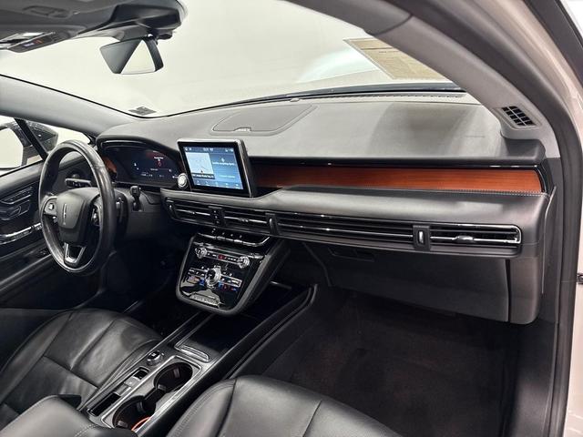 Photo of 2021 White Lincoln Corsair