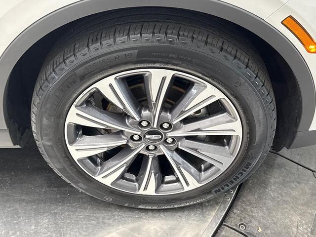 Photo of 2021 White Lincoln Corsair