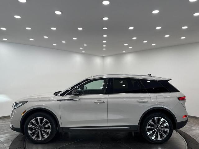 Photo of 2021 White Lincoln Corsair
