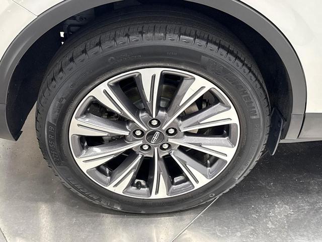Photo of 2021 White Lincoln Corsair