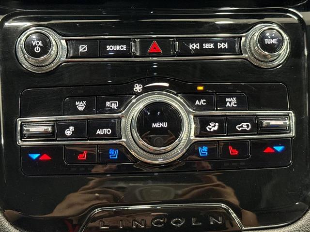 Photo of 2021 White Lincoln Corsair