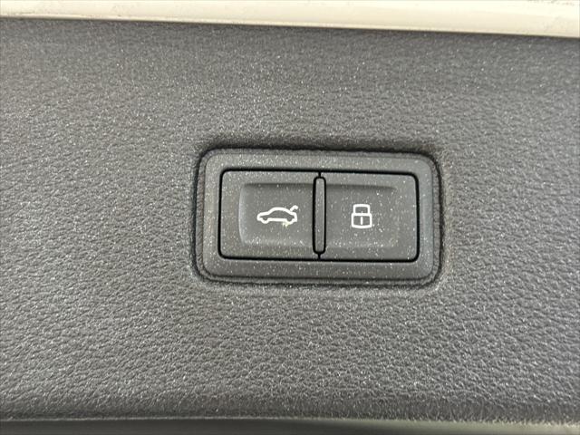 Photo of 2023 Carrara White Audi Q7