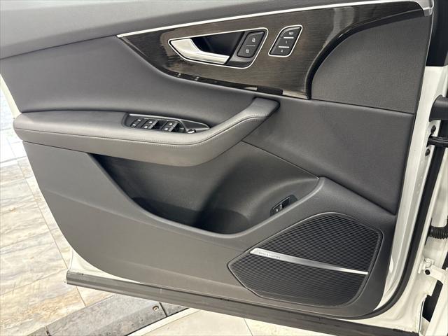 Photo of 2023 Carrara White Audi Q7