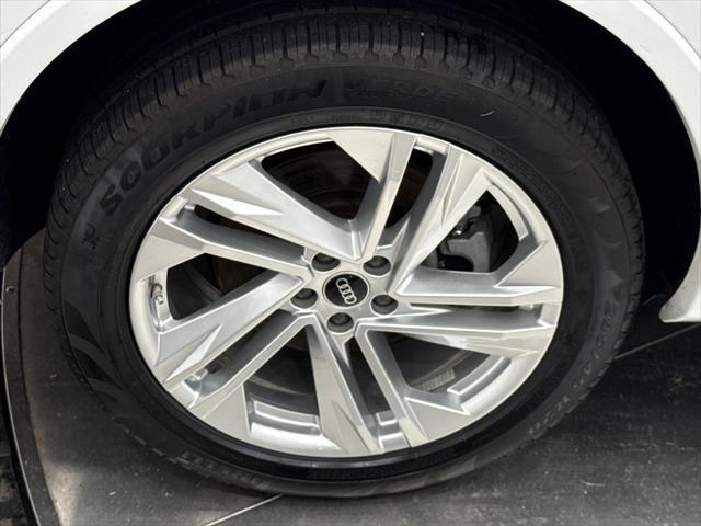 Photo of 2023 Carrara White Audi Q7