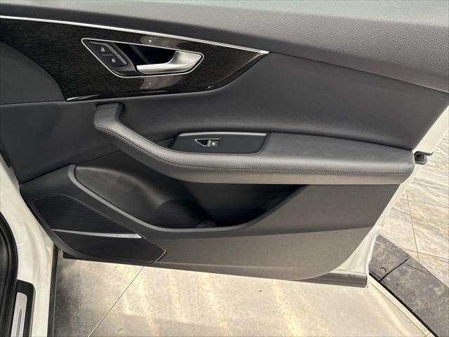 Photo of 2023 Carrara White Audi Q7