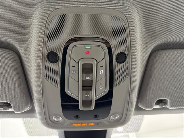 Photo of 2023 Carrara White Audi Q7