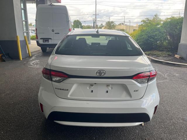 Photo of 2022 White Toyota Corolla
