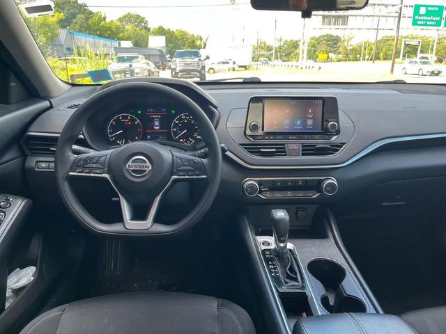 Photo of 2021 Black Nissan Altima
