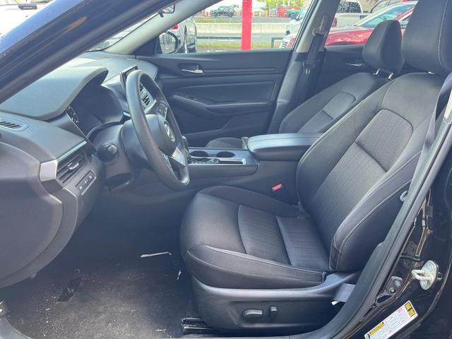 Photo of 2021 Black Nissan Altima