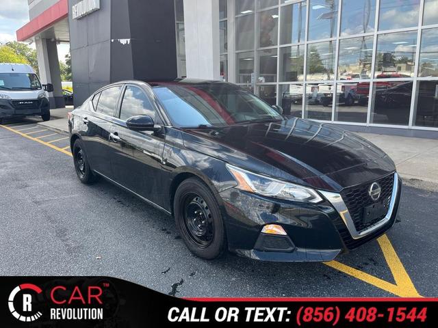 Photo of 2021 Black Nissan Altima