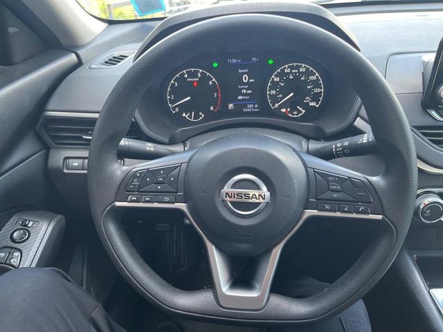 Photo of 2021 Black Nissan Altima