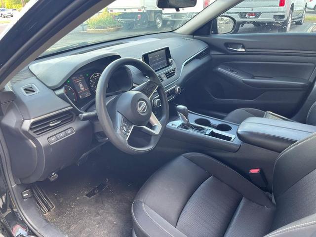Photo of 2021 Black Nissan Altima